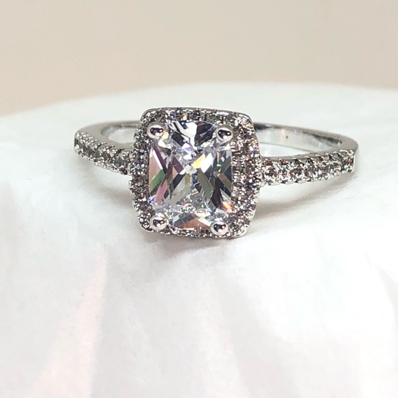 925/18kw Gold AAAAA Rated CZ Halo Ring - Picture 3 of 7